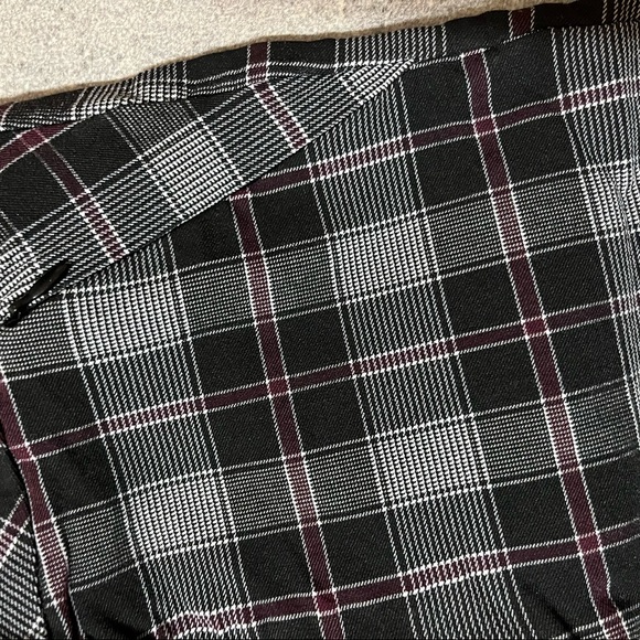 Le Château Professionnel Dress Pants - Picture 3 of 4